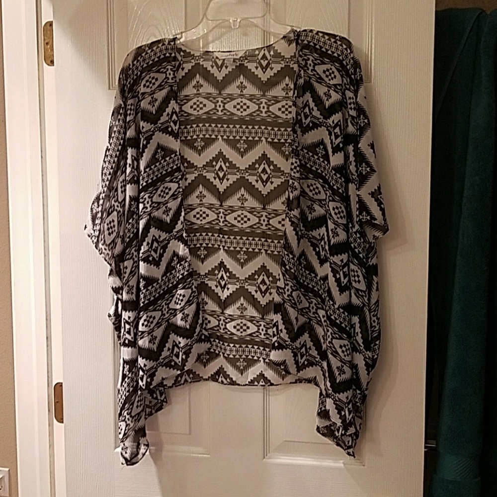 Charming Charlie Black and White Kimono
